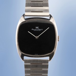 IWC - Vintage Tonneau Cadran Noir Laqué Circa 1973 Réf. 2581