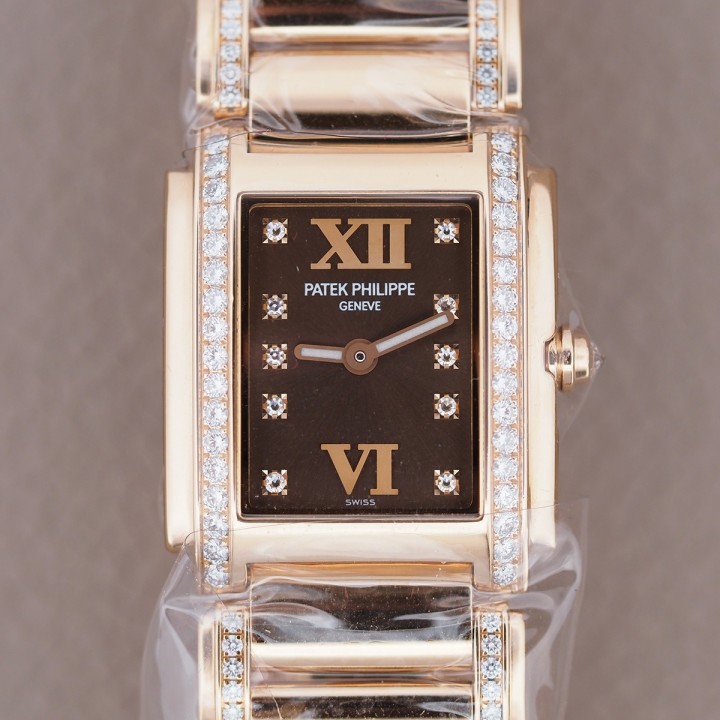 Patek Philippe - Twenty~4 Or Rose 18cts avec sertissage de diamants sur les maillons Réf. 4910/11R-010