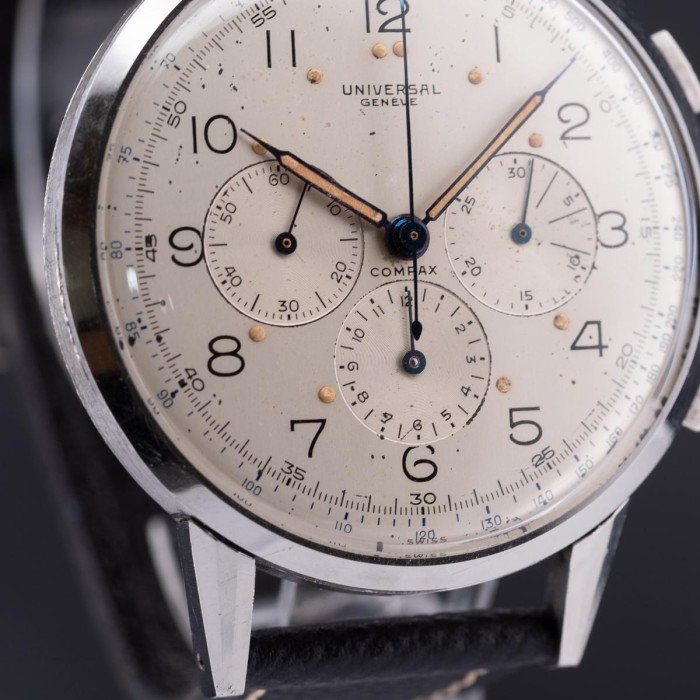 Universal Genève - Compax Oversize Réf. 22430 avec extrait d'archives