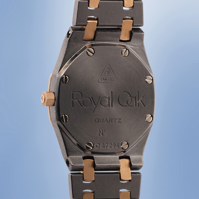 Audemars Piguet - Lady Royal Oak "Mini" Tantalum & Or Rose Lunette Sertie Service AP Janvier 2026 Circa 1998 Quartz Cal.2610 Réf. 66270TR.00.0722TR.02