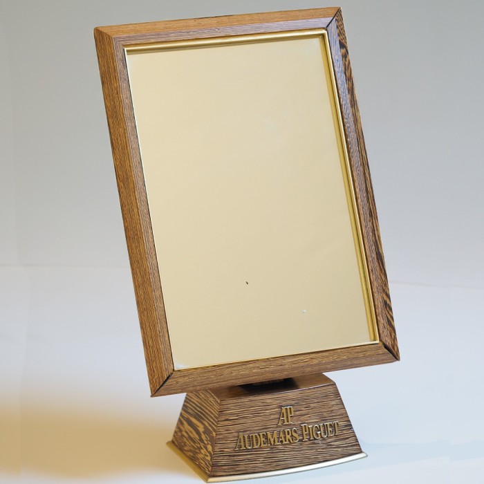 Audemars Piguet - Miroir en bois