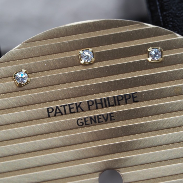 Patek Philippe - Cadran 3N Champagne avec index en Diamants 24.39mm Réf. 3900