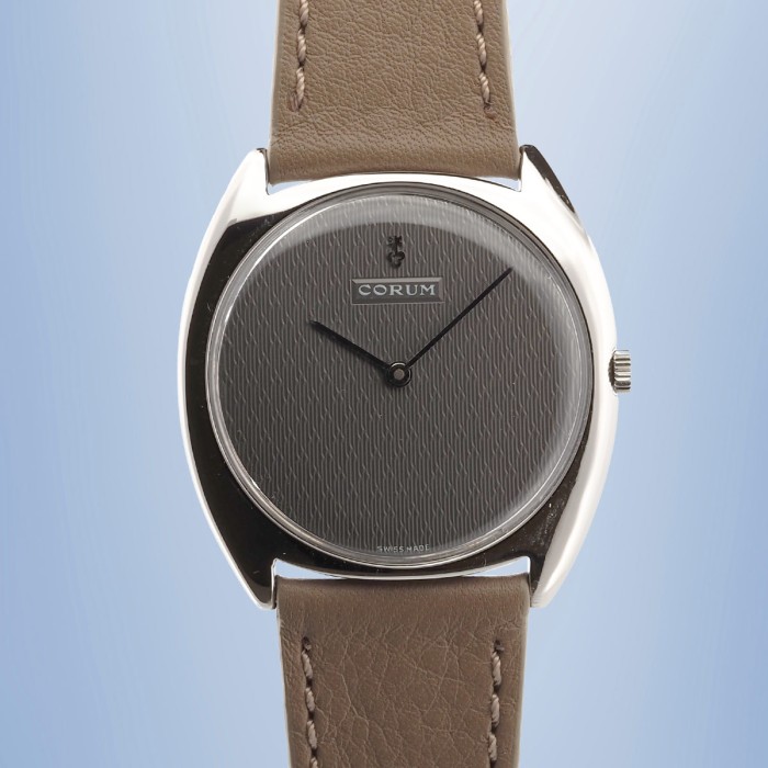 Corum - Vintage avec cadran structuré Réf. 57 169 20
