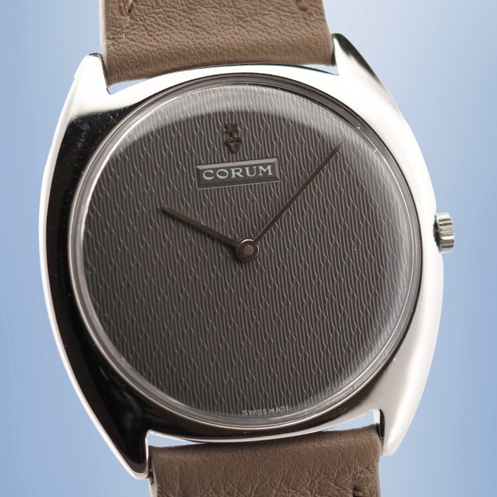 Corum - Vintage avec cadran structuré Réf. 57 169 20