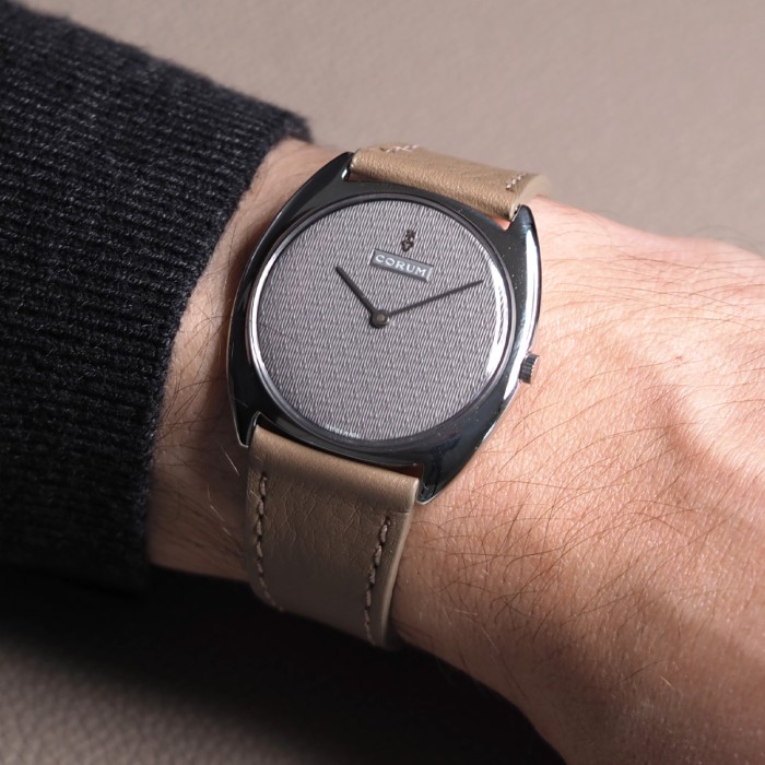 Corum - Vintage avec cadran structuré Réf. 57 169 20
