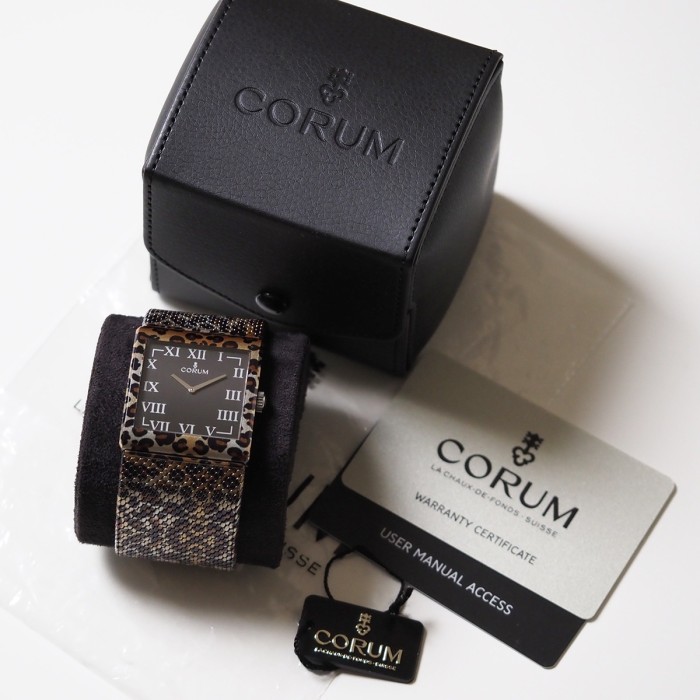 Corum - Buckingham Leopard 37 x 39 mm avec boîte et garantie Réf. Z138