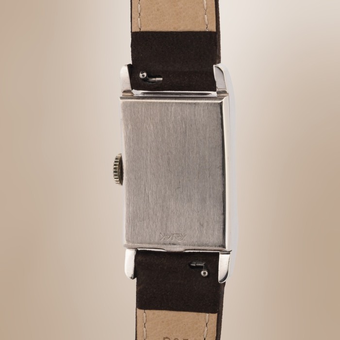 Longines - Tank Vintage avec boîtier en Or Blanc 14cts et Index en Diamants Vintage Circa 1945
