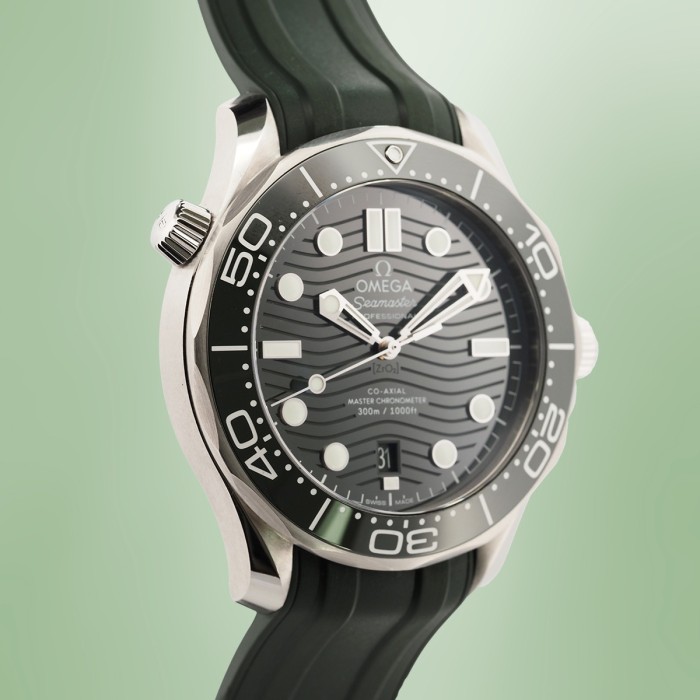 Omega - Seamaster Diver 300 M 42mm Green Full Set Circa 2024 Réf. 210.32.42.20.10.001