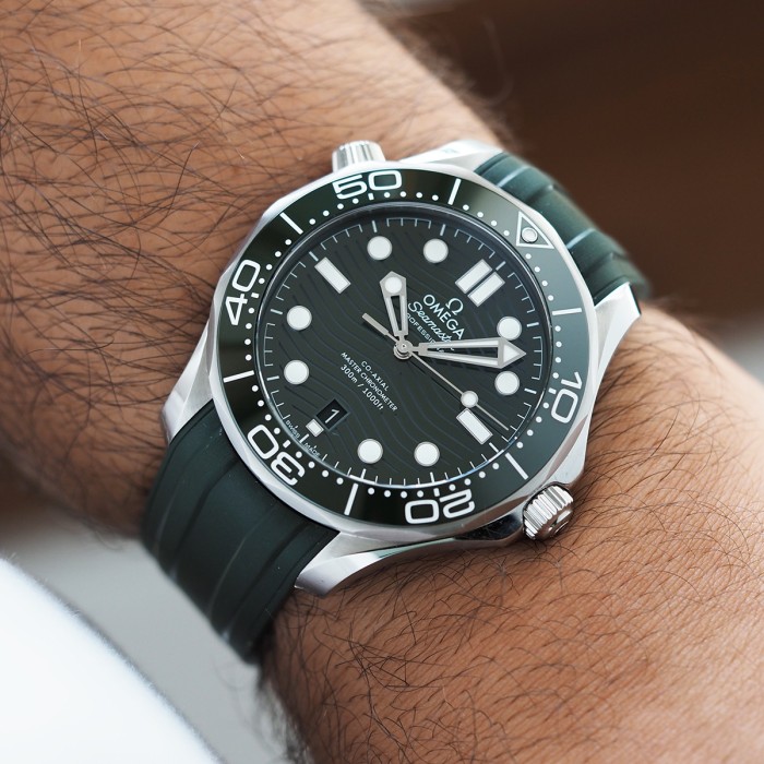 Omega - Seamaster Diver 300 M 42mm Green Full Set Circa 2024 Réf. 210.32.42.20.10.001