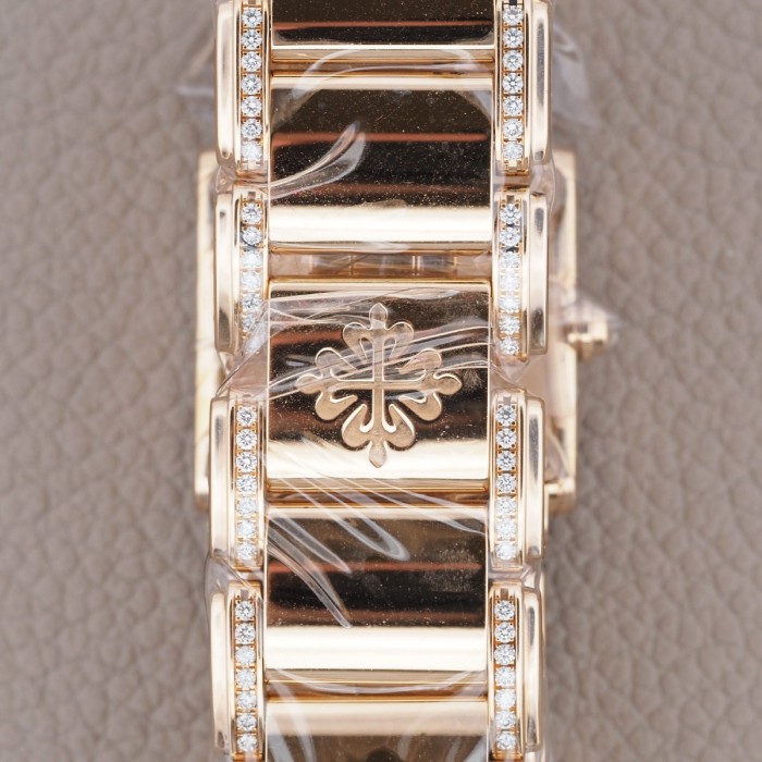Patek Philippe - Twenty~4 Or Rose 18cts avec sertissage de diamants sur les maillons Réf. 4910/11R-010