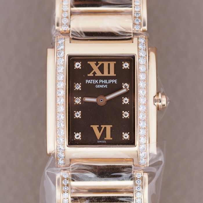 Patek Philippe - Twenty~4 Or Rose 18cts avec sertissage de diamants sur les maillons Réf. 4910/11R-010