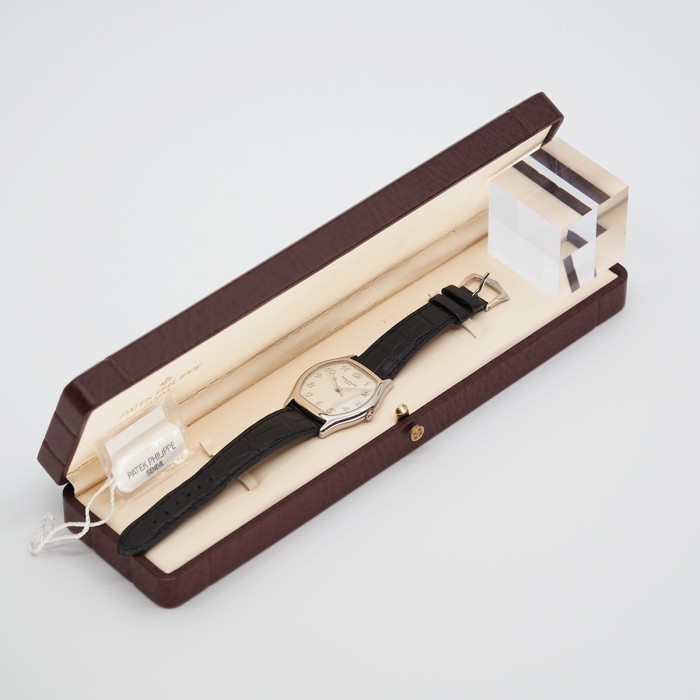 Patek Philippe - Gondolo Tonneau Or Gris Cal. 315 SC Circa 1996 Set Complet Réf. 5030
