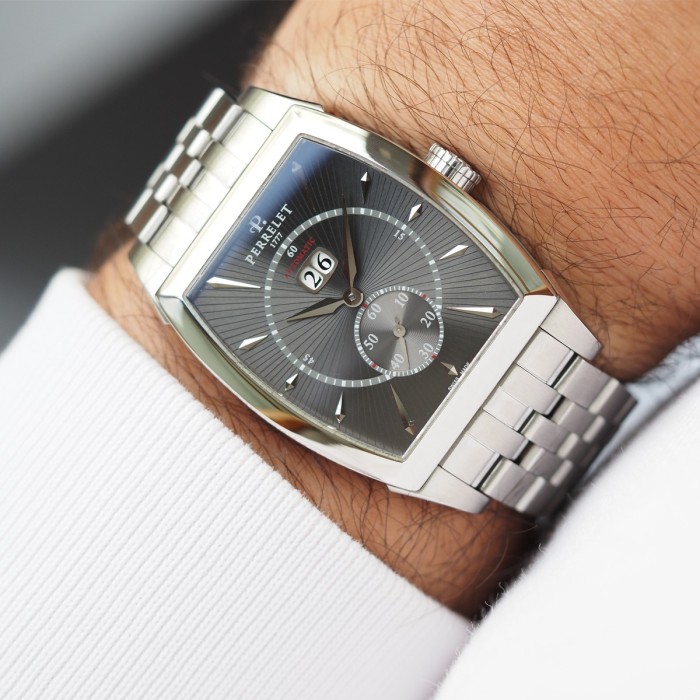 Perrelet - Big Date Tonneau Automatic Circa 2010 Réf. A1015/A0378