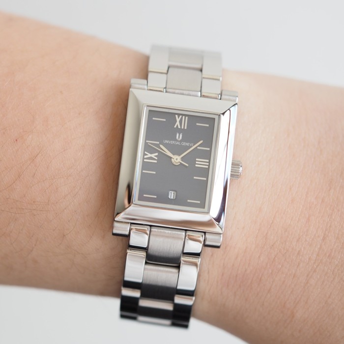 Universal Genève - Cintrée Curvex Circa 1990 Réf. 844.625
