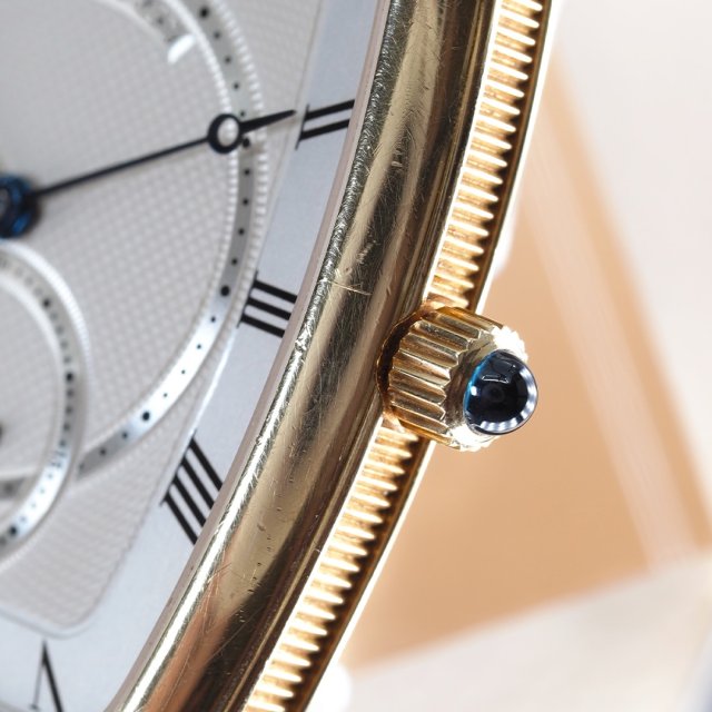 The Breguet Ref. 3490 🏆! A beautifully proportioned 18K yellow gold dress watch, combining a coined-edge case, a refined…